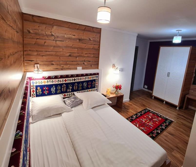Pensiune Subcrai Cu Centru Spa Zărneşti Εξωτερικό φωτογραφία
