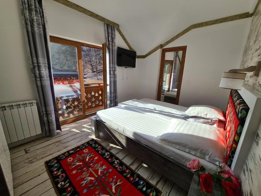 Pensiune Subcrai Cu Centru Spa Zărneşti Εξωτερικό φωτογραφία